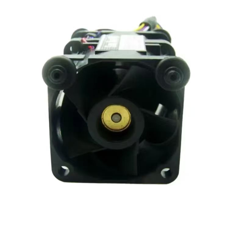 Potente Ventola per Server da  - Fan Hub Rgb Controller recensione e prezzo
